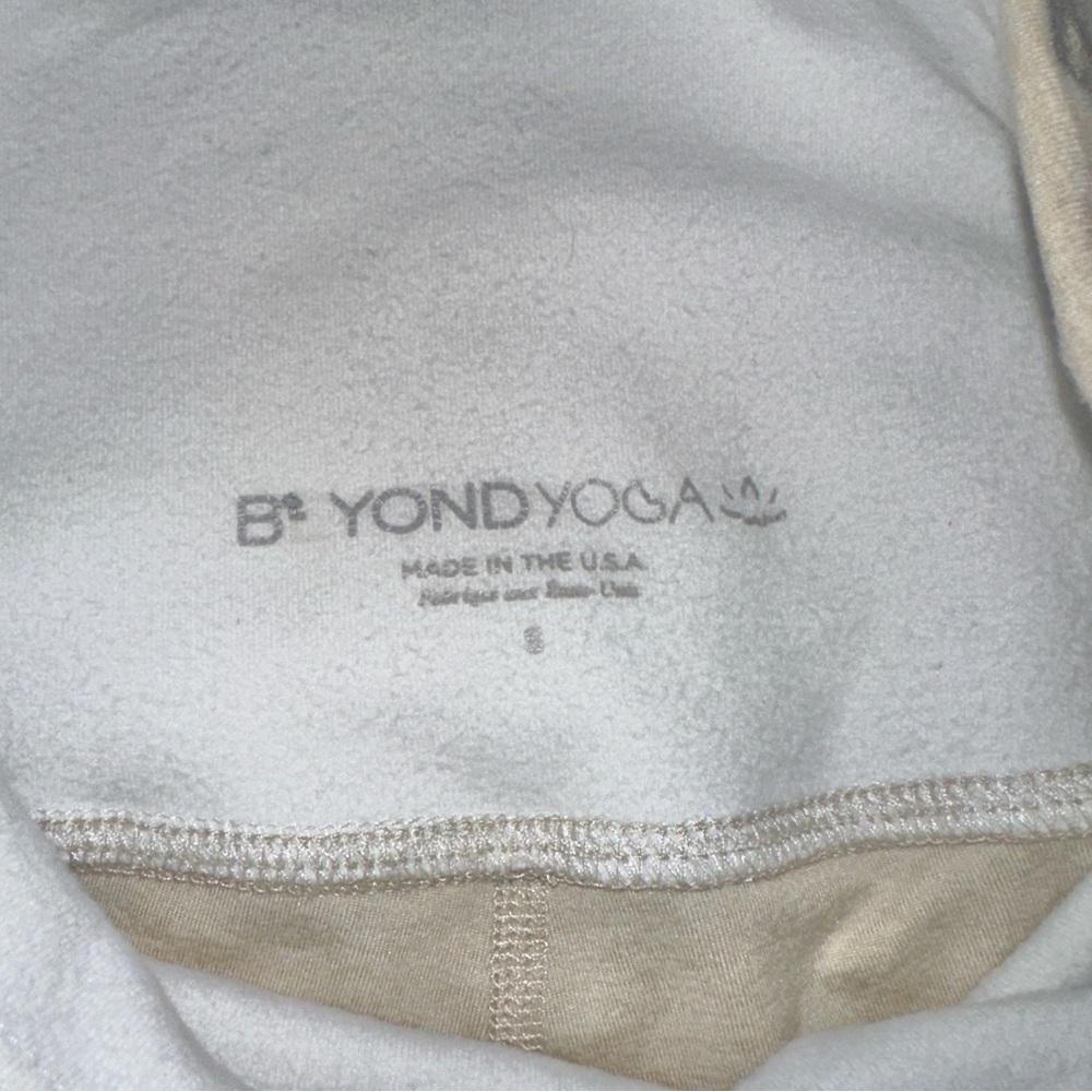 Beyond Yoga Cream Buttery Soft Biker Short Size Small - Picture 8 of 8